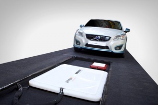 Volvo testuje bezprzewodowe ładowanie e-samochodów