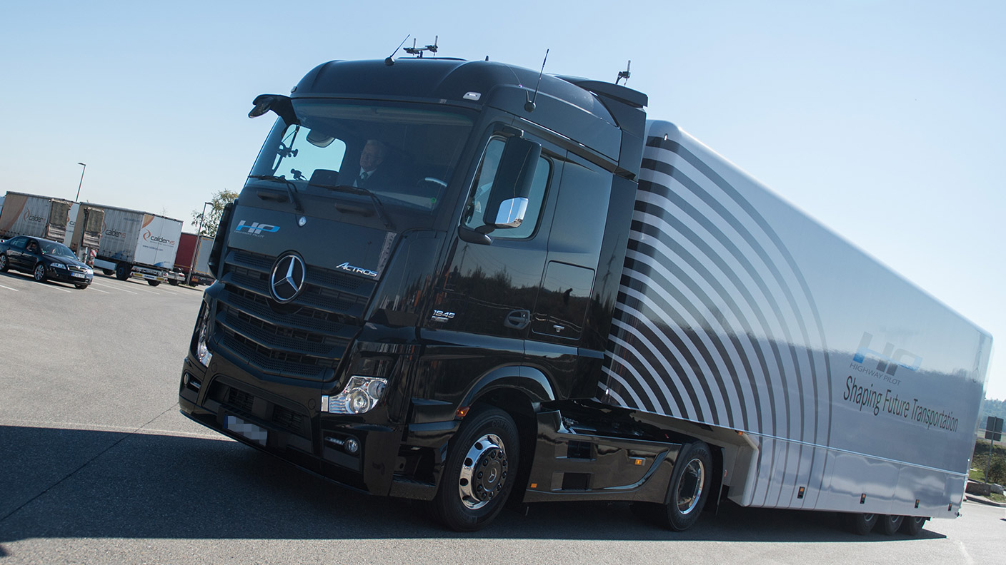 Autonomiczna ciężarówka Daimlera wyjechała na autostradę